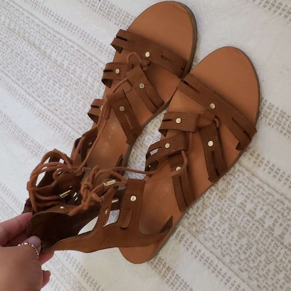 DV dolce Vita gladiator strappy sandals. Brown, flats, summer, beach, boho.